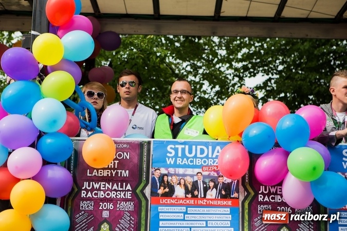 Zdjęcie w galerii na portalu naszraciborz.pl: Juwenalia 2016. Przejazd studentów na Zamek Piastowski wiadomości z regionu