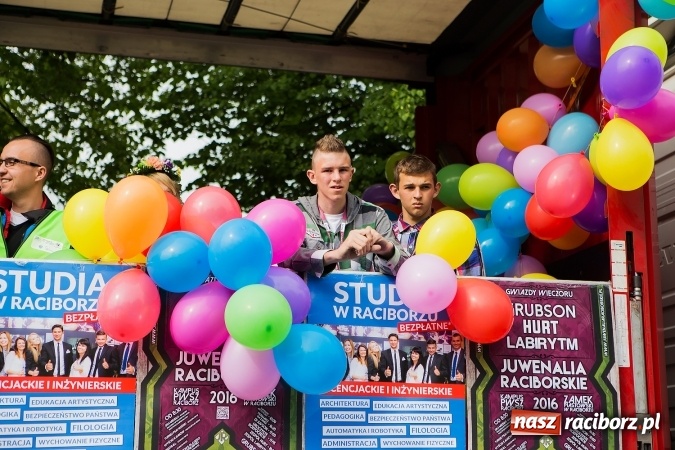Zdjęcie w galerii na portalu naszraciborz.pl: Juwenalia 2016. Przejazd studentów na Zamek Piastowski wiadomości z regionu