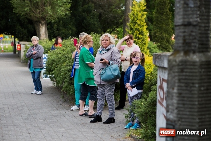 Zdjęcie w galerii na portalu naszraciborz.pl: Juwenalia 2016. Przejazd studentów na Zamek Piastowski wiadomości z regionu