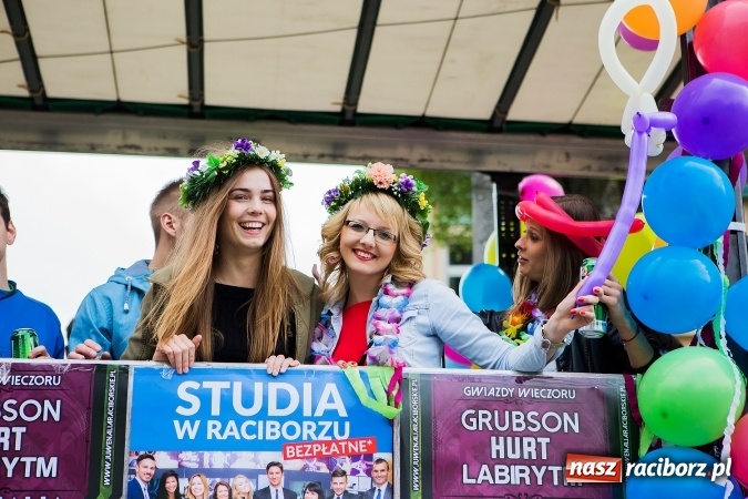 Zdjęcie w galerii na portalu naszraciborz.pl: Juwenalia 2016. Przejazd studentów na Zamek Piastowski wiadomości z regionu