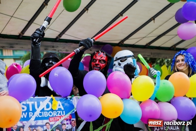 Zdjęcie w galerii na portalu naszraciborz.pl: Juwenalia 2016. Przejazd studentów na Zamek Piastowski wiadomości z regionu