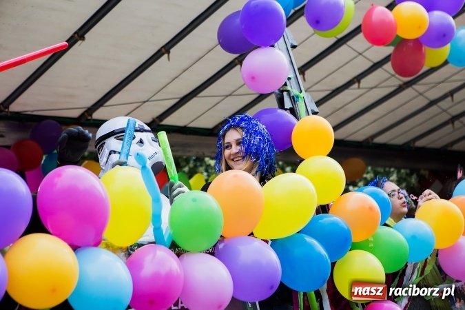 Zdjęcie w galerii na portalu naszraciborz.pl: Juwenalia 2016. Przejazd studentów na Zamek Piastowski wiadomości z regionu