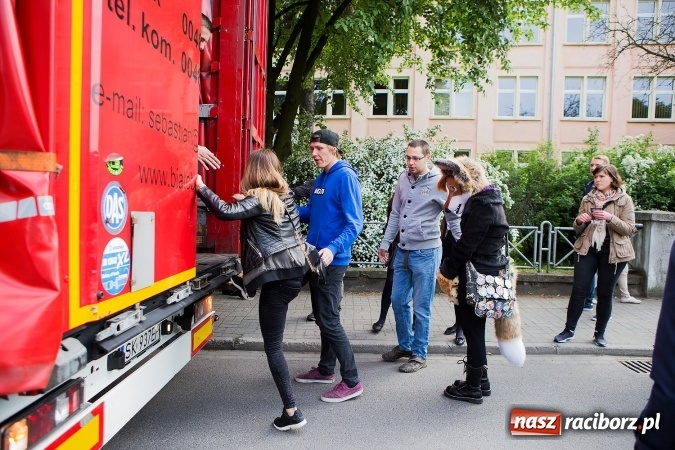 Zdjęcie w galerii na portalu naszraciborz.pl: Juwenalia 2016. Przejazd studentów na Zamek Piastowski wiadomości z regionu