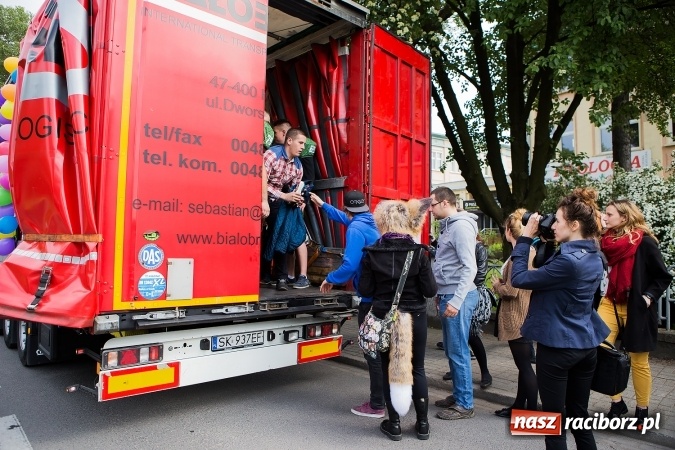 Zdjęcie w galerii na portalu naszraciborz.pl: Juwenalia 2016. Przejazd studentów na Zamek Piastowski wiadomości z regionu