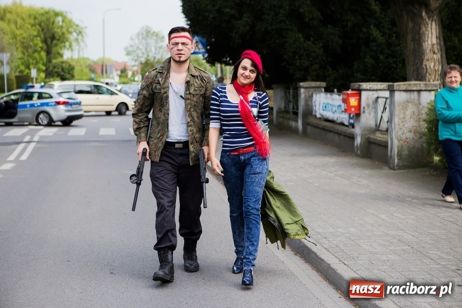 Zdjęcie w galerii na portalu naszraciborz.pl: Juwenalia 2016. Przejazd studentów na Zamek Piastowski wiadomości z regionu