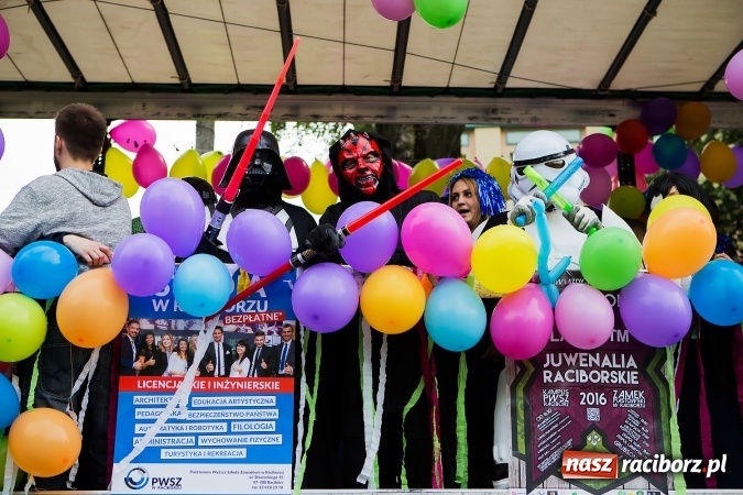 Zdjęcie w galerii na portalu naszraciborz.pl: Juwenalia 2016. Przejazd studentów na Zamek Piastowski wiadomości z regionu