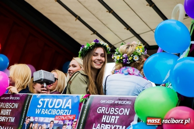 Zdjęcie w galerii na portalu naszraciborz.pl: Juwenalia 2016. Przejazd studentów na Zamek Piastowski wiadomości z regionu