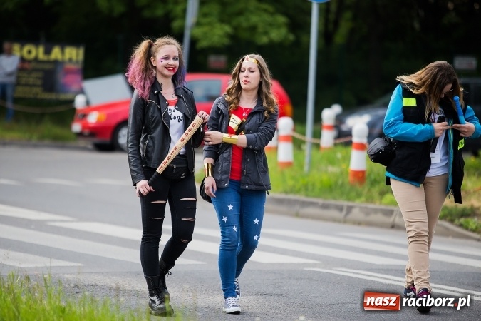 Zdjęcie w galerii na portalu naszraciborz.pl: Juwenalia 2016. Przejazd studentów na Zamek Piastowski wiadomości z regionu