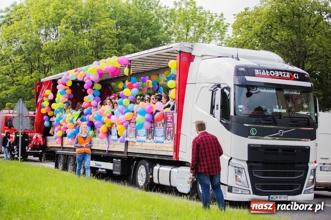 Zdjęcie w galerii na portalu naszraciborz.pl: Juwenalia 2016. Przejazd studentów na Zamek Piastowski wiadomości z regionu