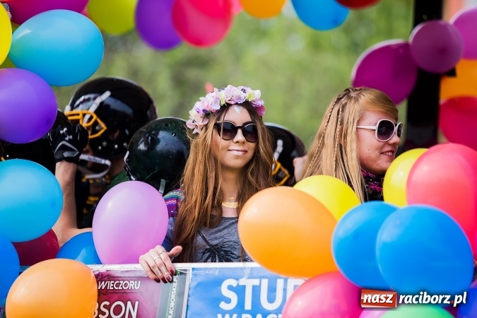 Zdjęcie w galerii na portalu naszraciborz.pl: Juwenalia 2016. Przejazd studentów na Zamek Piastowski wiadomości z regionu