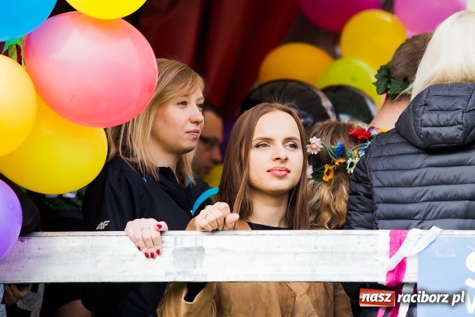 Zdjęcie w galerii na portalu naszraciborz.pl: Juwenalia 2016. Przejazd studentów na Zamek Piastowski wiadomości z regionu