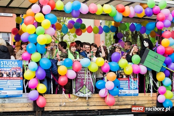 Zdjęcie w galerii na portalu naszraciborz.pl: Juwenalia 2016. Przejazd studentów na Zamek Piastowski wiadomości z regionu