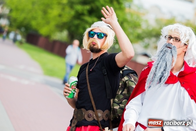 Zdjęcie w galerii na portalu naszraciborz.pl: Juwenalia 2016. Przejazd studentów na Zamek Piastowski wiadomości z regionu