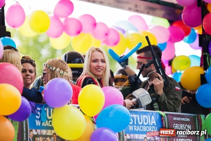 Zdjęcie w galerii na portalu naszraciborz.pl: Juwenalia 2016. Przejazd studentów na Zamek Piastowski wiadomości z regionu