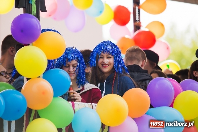 Zdjęcie w galerii na portalu naszraciborz.pl: Juwenalia 2016. Przejazd studentów na Zamek Piastowski wiadomości z regionu
