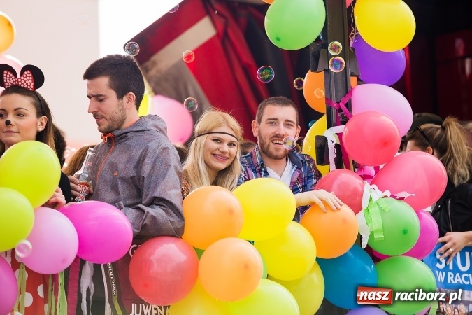 Zdjęcie w galerii na portalu naszraciborz.pl: Juwenalia 2016. Przejazd studentów na Zamek Piastowski wiadomości z regionu
