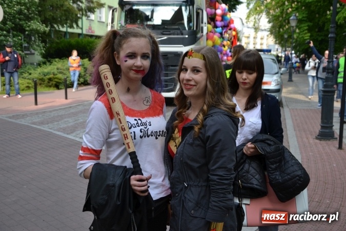 Zdjęcie w galerii na portalu naszraciborz.pl: Juwenalia 2016. Przejazd studentów na Zamek Piastowski wiadomości z regionu