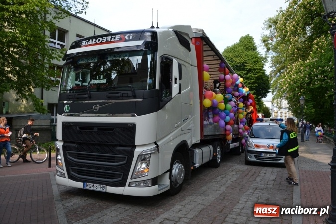 Zdjęcie w galerii na portalu naszraciborz.pl: Juwenalia 2016. Przejazd studentów na Zamek Piastowski wiadomości z regionu