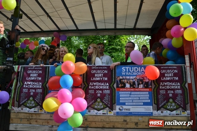 Zdjęcie w galerii na portalu naszraciborz.pl: Juwenalia 2016. Przejazd studentów na Zamek Piastowski wiadomości z regionu