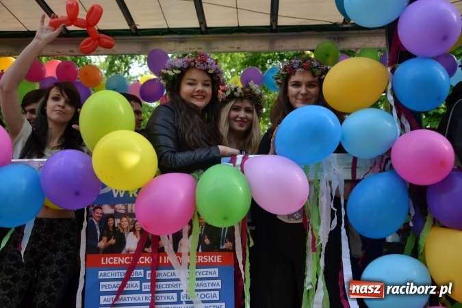 Zdjęcie w galerii na portalu naszraciborz.pl: Juwenalia 2016. Przejazd studentów na Zamek Piastowski wiadomości z regionu