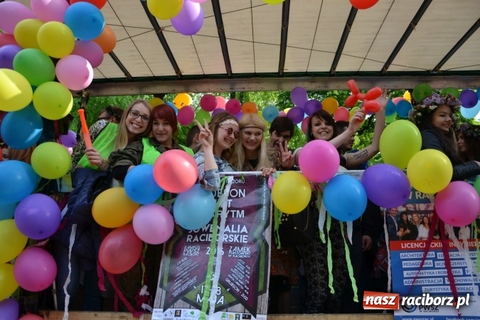 Zdjęcie w galerii na portalu naszraciborz.pl: Juwenalia 2016. Przejazd studentów na Zamek Piastowski wiadomości z regionu