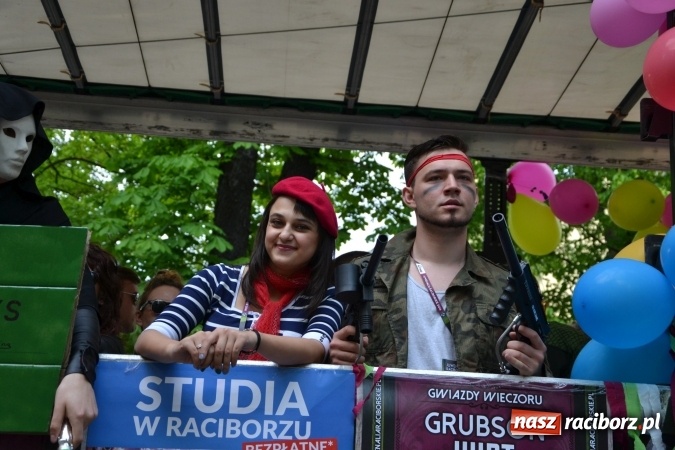 Zdjęcie w galerii na portalu naszraciborz.pl: Juwenalia 2016. Przejazd studentów na Zamek Piastowski wiadomości z regionu