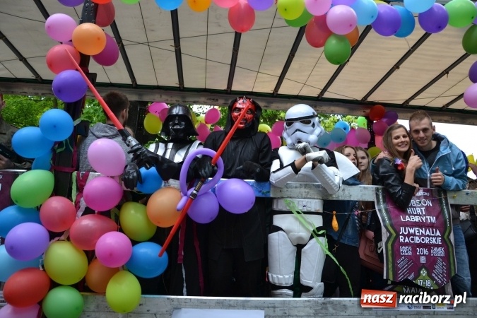 Zdjęcie w galerii na portalu naszraciborz.pl: Juwenalia 2016. Przejazd studentów na Zamek Piastowski wiadomości z regionu