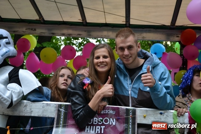 Zdjęcie w galerii na portalu naszraciborz.pl: Juwenalia 2016. Przejazd studentów na Zamek Piastowski wiadomości z regionu