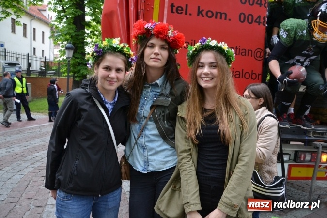 Zdjęcie w galerii na portalu naszraciborz.pl: Juwenalia 2016. Przejazd studentów na Zamek Piastowski wiadomości z regionu