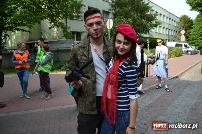 Zdjęcie w galerii na portalu naszraciborz.pl: Juwenalia 2016. Przejazd studentów na Zamek Piastowski wiadomości z regionu