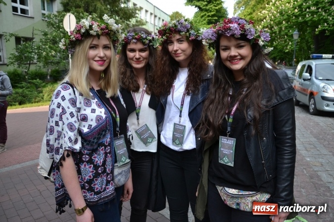 Zdjęcie w galerii na portalu naszraciborz.pl: Juwenalia 2016. Przejazd studentów na Zamek Piastowski wiadomości z regionu