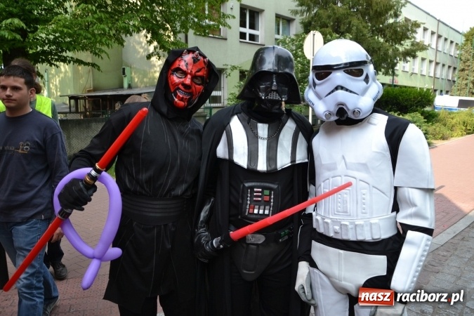 Zdjęcie w galerii na portalu naszraciborz.pl: Juwenalia 2016. Przejazd studentów na Zamek Piastowski wiadomości z regionu