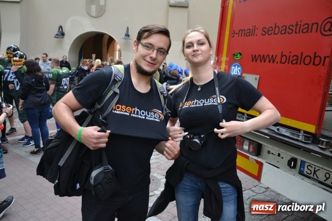 Zdjęcie w galerii na portalu naszraciborz.pl: Juwenalia 2016. Przejazd studentów na Zamek Piastowski wiadomości z regionu