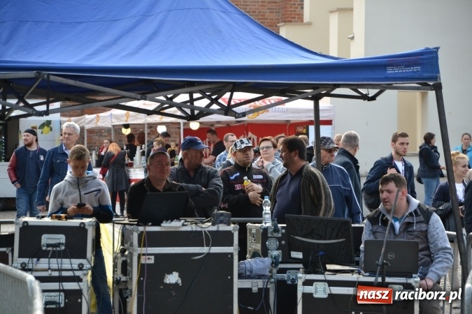 Zdjęcie w galerii na portalu naszraciborz.pl: Juwenalia 2016. Przejazd studentów na Zamek Piastowski wiadomości z regionu