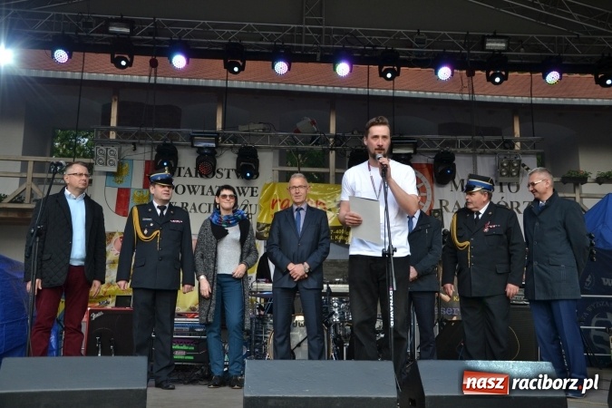 Zdjęcie w galerii na portalu naszraciborz.pl: Juwenalia 2016. Przejazd studentów na Zamek Piastowski wiadomości z regionu