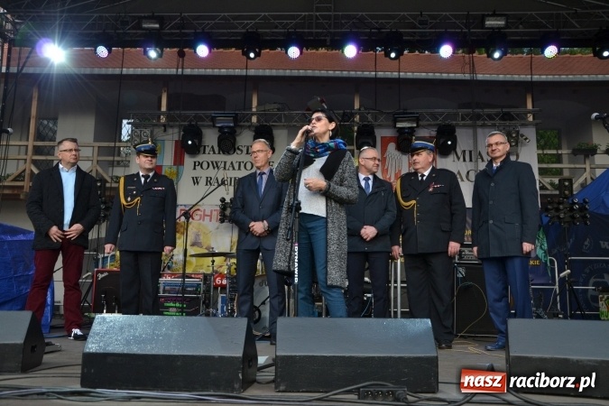 Zdjęcie w galerii na portalu naszraciborz.pl: Juwenalia 2016. Przejazd studentów na Zamek Piastowski wiadomości z regionu