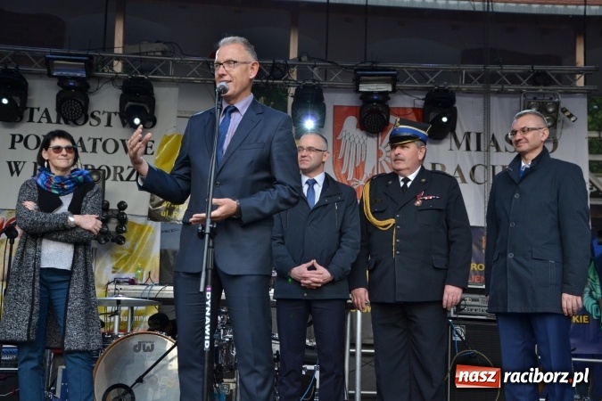 Zdjęcie w galerii na portalu naszraciborz.pl: Juwenalia 2016. Przejazd studentów na Zamek Piastowski wiadomości z regionu