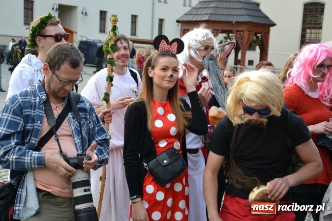 Zdjęcie w galerii na portalu naszraciborz.pl: Juwenalia 2016. Przejazd studentów na Zamek Piastowski wiadomości z regionu