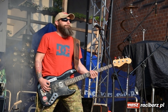 Zdjęcie w galerii na portalu naszraciborz.pl: Juwenalia 2016. Przejazd studentów na Zamek Piastowski wiadomości z regionu