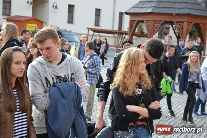 Zdjęcie w galerii na portalu naszraciborz.pl: Juwenalia 2016. Przejazd studentów na Zamek Piastowski wiadomości z regionu