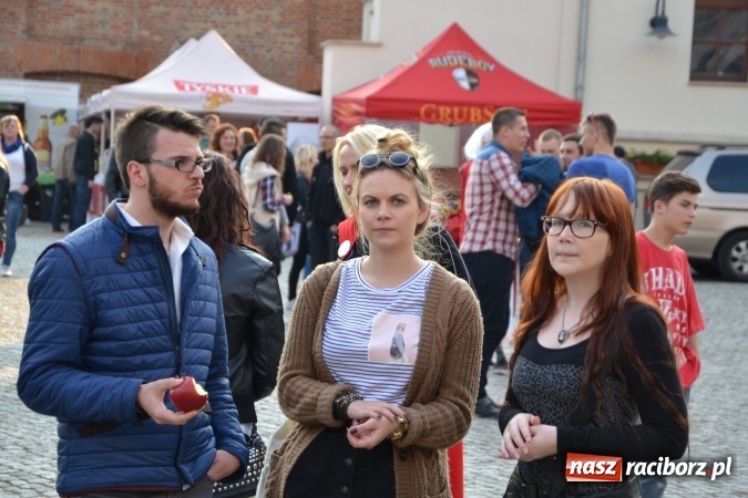 Zdjęcie w galerii na portalu naszraciborz.pl: Juwenalia 2016. Przejazd studentów na Zamek Piastowski wiadomości z regionu