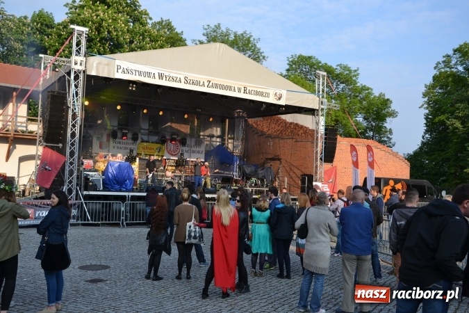 Zdjęcie w galerii na portalu naszraciborz.pl: Juwenalia 2016. Przejazd studentów na Zamek Piastowski wiadomości z regionu