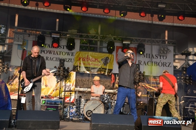 Zdjęcie w galerii na portalu naszraciborz.pl: Juwenalia 2016. Przejazd studentów na Zamek Piastowski wiadomości z regionu