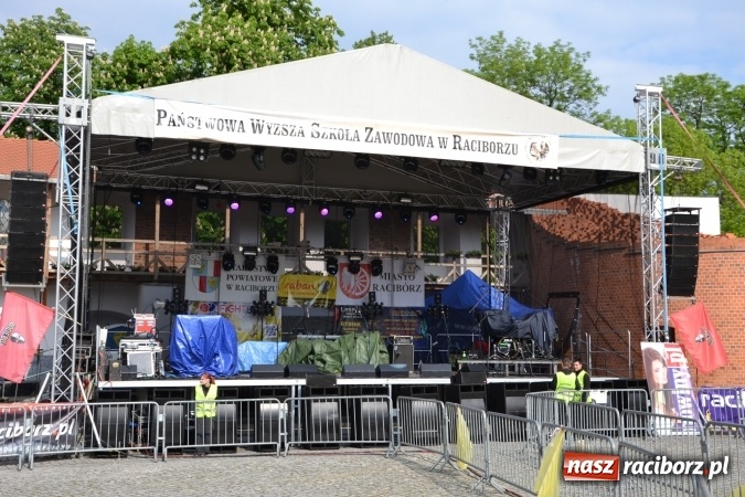 Zdjęcie w galerii na portalu naszraciborz.pl: Juwenalia 2016. Przejazd studentów na Zamek Piastowski wiadomości z regionu