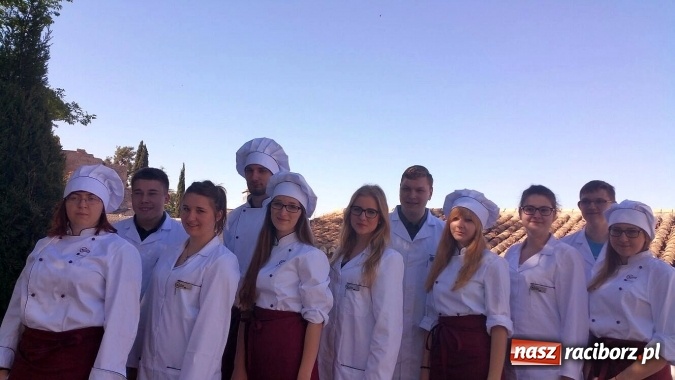 Zdjęcie w galerii na portalu naszraciborz.pl: Z Raciborza do Hiszpanii, czyli uczniowie CKZiU nr 1 na ciekawych praktykach wiadomości z regionu