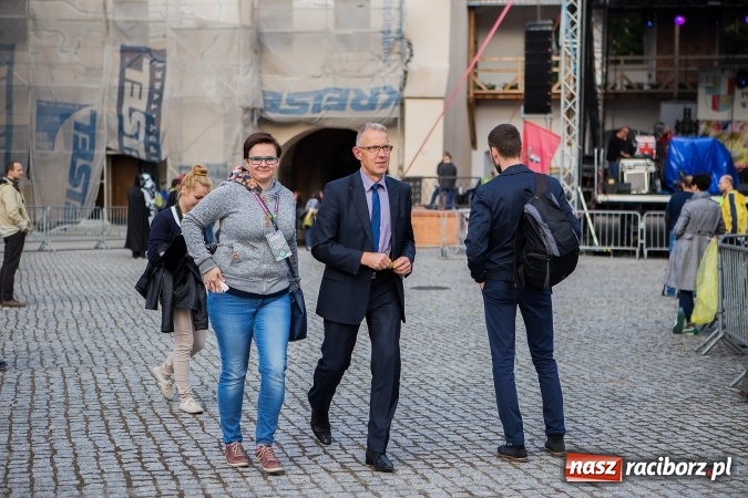 Zdjęcie w galerii na portalu naszraciborz.pl: Juwenalia Raciborskie 2016 już za nami. Grubson porwał publiczność wiadomości z regionu