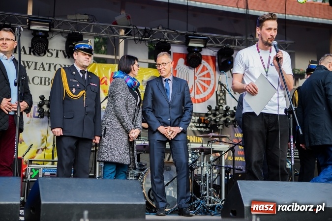 Zdjęcie w galerii na portalu naszraciborz.pl: Juwenalia Raciborskie 2016 już za nami. Grubson porwał publiczność wiadomości z regionu