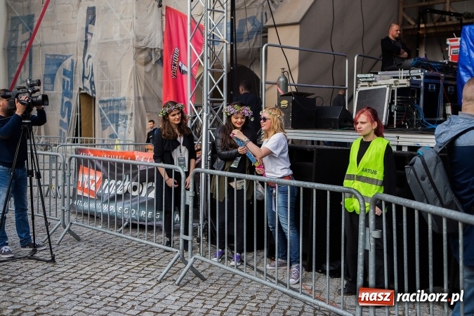 Zdjęcie w galerii na portalu naszraciborz.pl: Juwenalia Raciborskie 2016 już za nami. Grubson porwał publiczność wiadomości z regionu