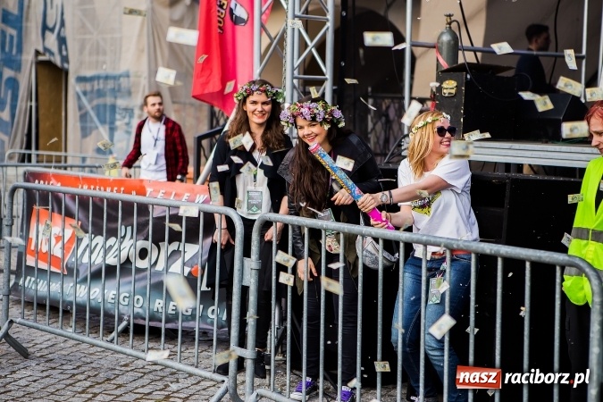 Zdjęcie w galerii na portalu naszraciborz.pl: Juwenalia Raciborskie 2016 już za nami. Grubson porwał publiczność wiadomości z regionu