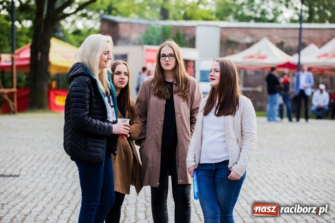Zdjęcie w galerii na portalu naszraciborz.pl: Juwenalia Raciborskie 2016 już za nami. Grubson porwał publiczność wiadomości z regionu